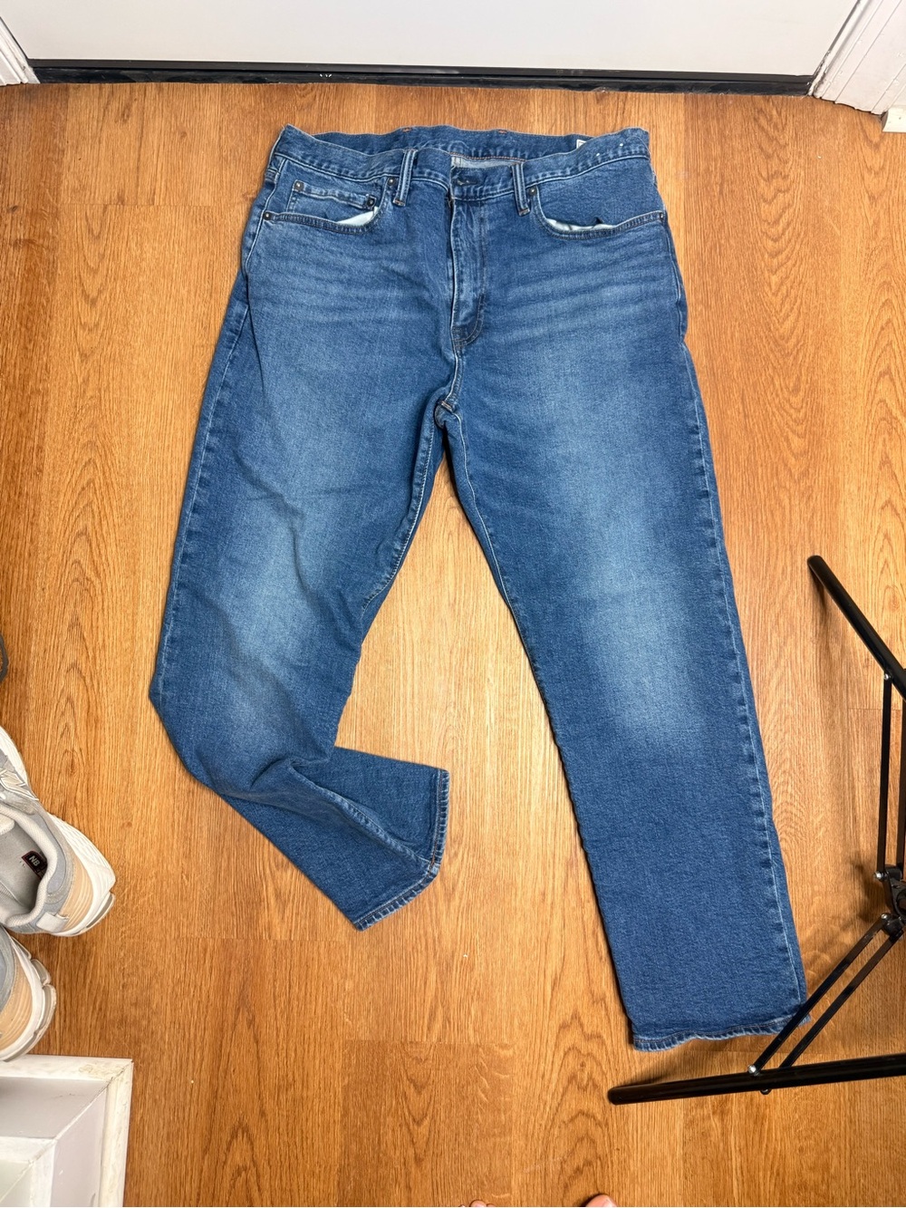 GAP Men's Straight Jeans in Medium Blue Wash